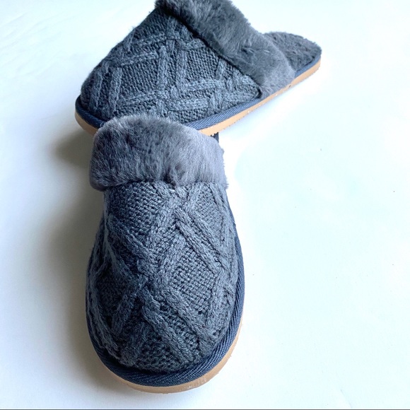 Women’s GRAY FUZZY SLIPPERS winter slides mules - Picture 2 of 8